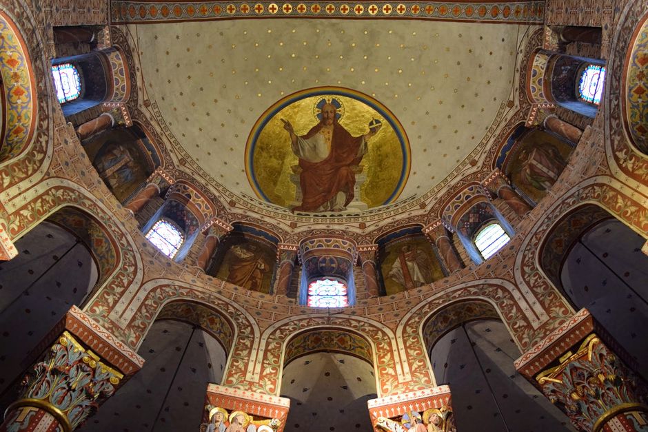 major churches representing the Auvergne's Romanesque art (Orcival, Saint-Nectaire, Issoire, Notre-Dame-du-Port in Clermont-Ferrand and Saint-Saturnin)