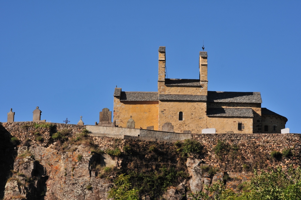 hillside chapels, Saint-Hérent