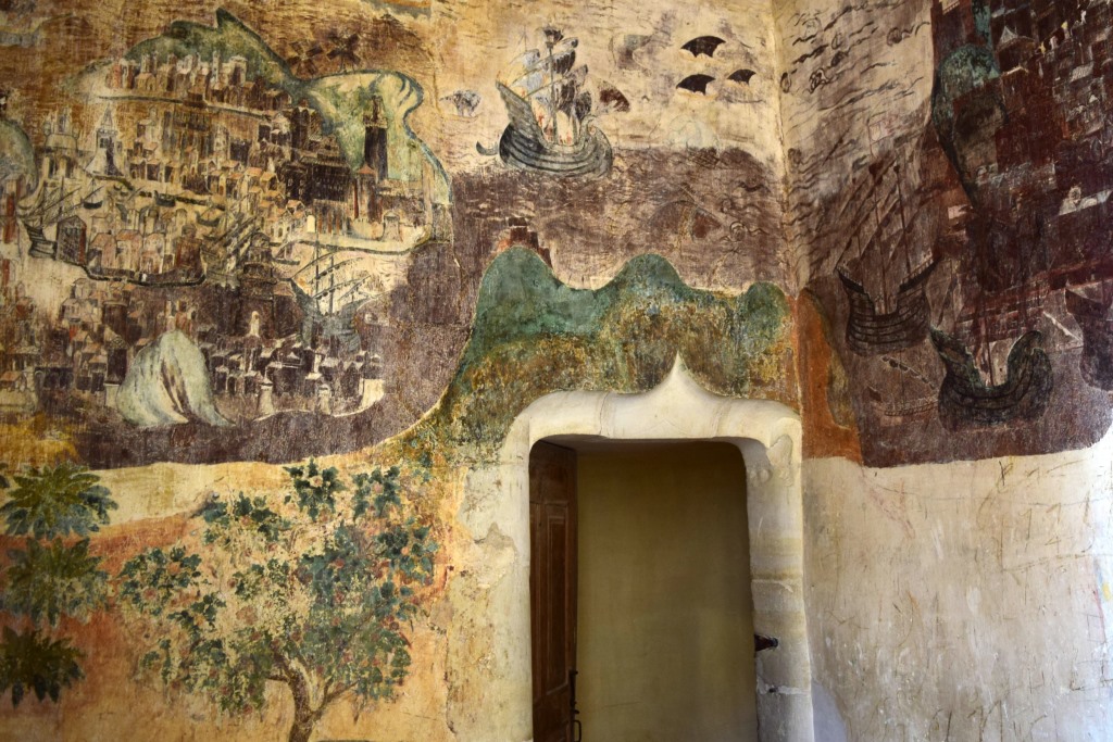 Fresco in the interior gallery of the Villeneuve-Lembron castle