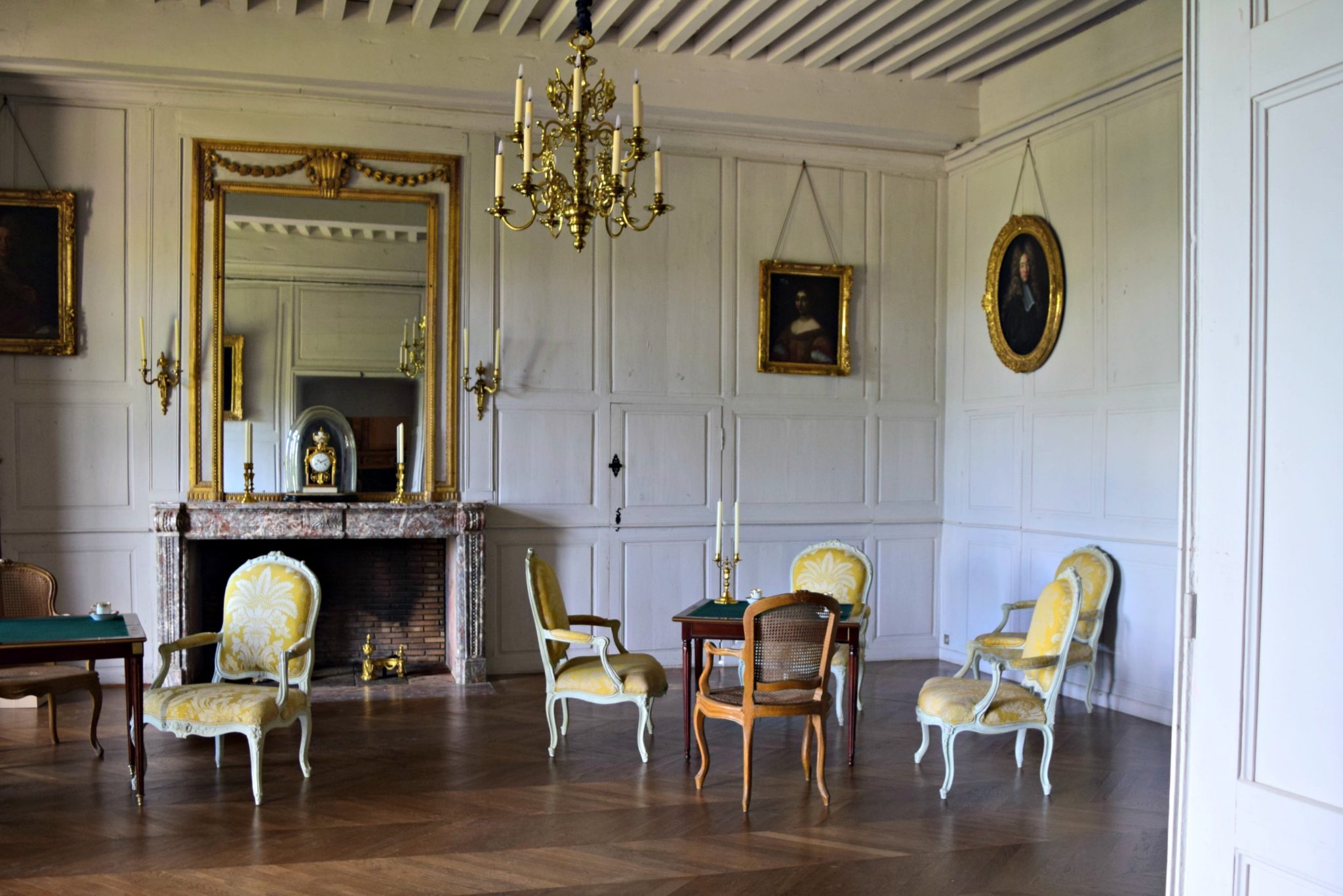 White room, Villeneuve-Lembron castle