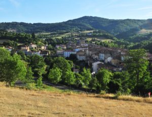 villages d'ardes sur couze dans le puy de dome en auvergne