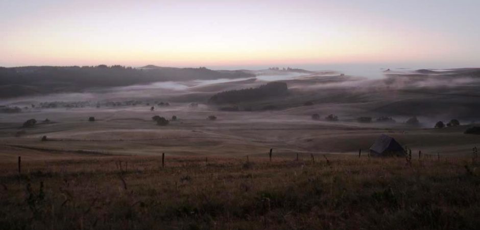 Brume du matin sur le Cézallier ©Riot House, OT Pays d'Issoire