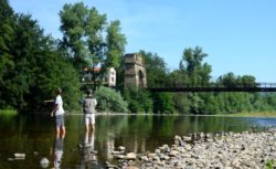 Pêche dans l'Allier près du pont suspendu de Parentignat
