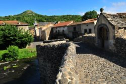 Pont médiéval de Saurier, prés d'Issoire en Auvergne