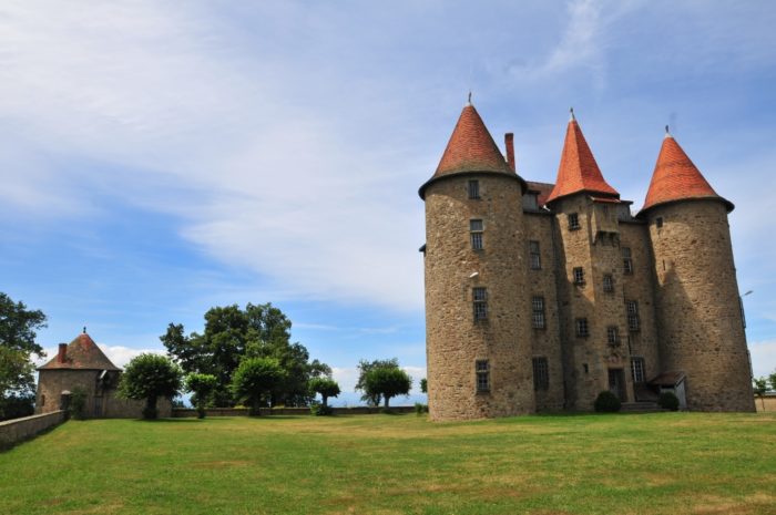 Château de Montfort au Vernet-la-Varenne, qui abbrite aujourd'hui la maison de l'améthyste