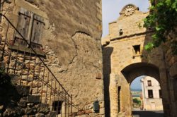 Porte fortifiée, Montpeyroux, Plux Beaux Villages de France, Puy-de-Dôme, Auvergne