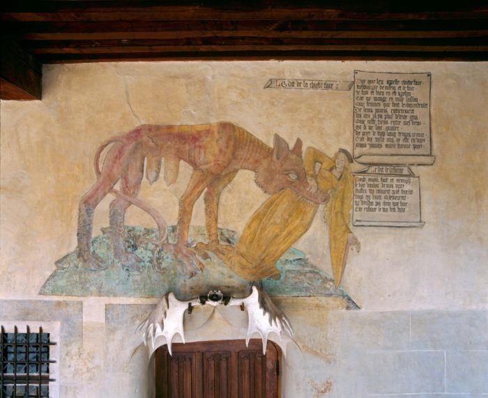 Décor représentant chicheface dans la galerie extérieure du château de Villeneuve-Lembron