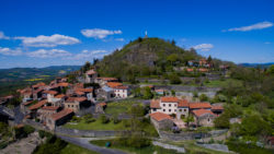 La butte d'Usson vue d'un drone