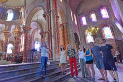 Visite de l'abbatiale saint-Austremoine, chef d'oeuvre de l'art roman