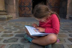 Livret-jeu pour les enfants pour visiter l'abbatiale Saint-Asutremoine à Issoire