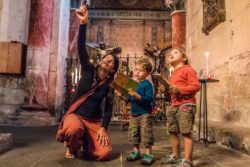 Visite en famille de l'abbatiale saint-austremoine à issoire