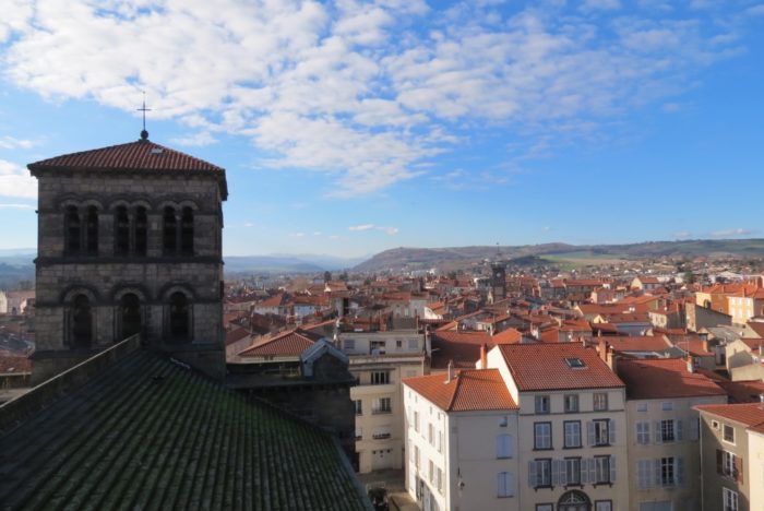 Travaux à l'abbatiale Saint Austremoine : toiture en pierre de Volvic 2016