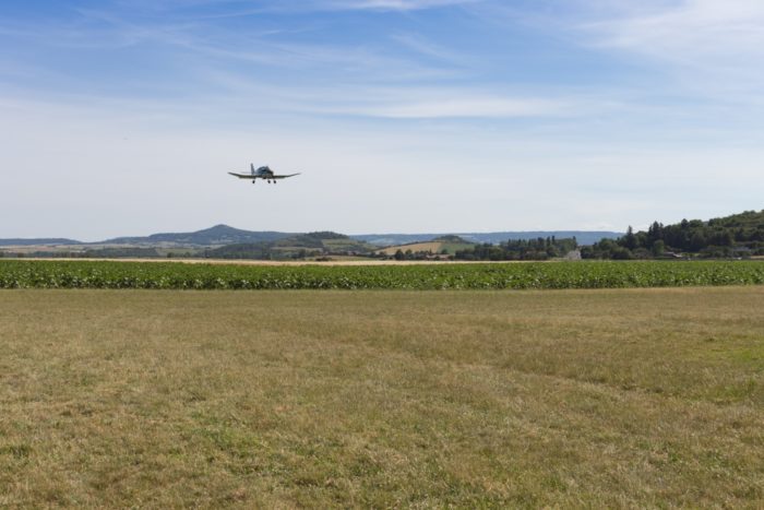 Aterrissage de l'avion remorqueur