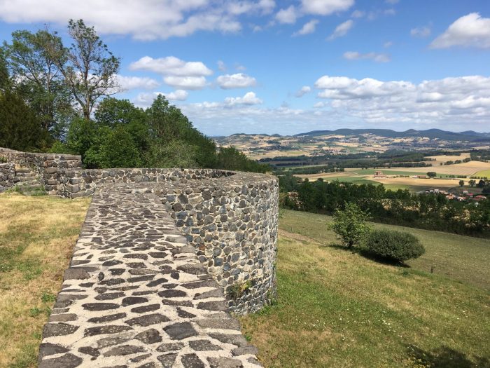 paysage et remparts d’Usson