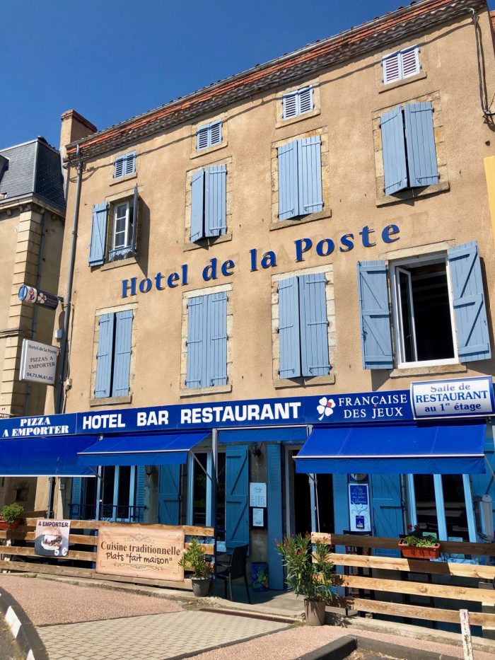 COUDES Hotel de la Poste Facade