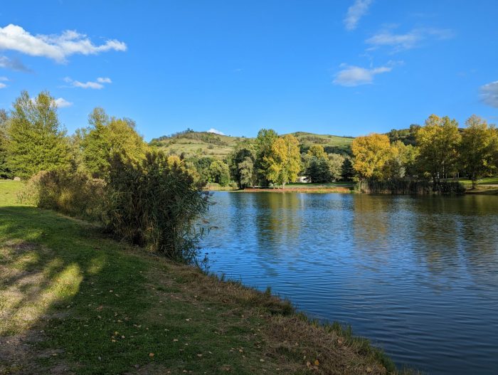 Plan d’eau du Mas Issoire au printemps