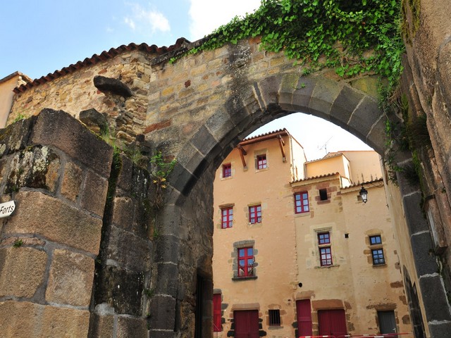 Bourg de Sauvagnat Sainte-Marthe